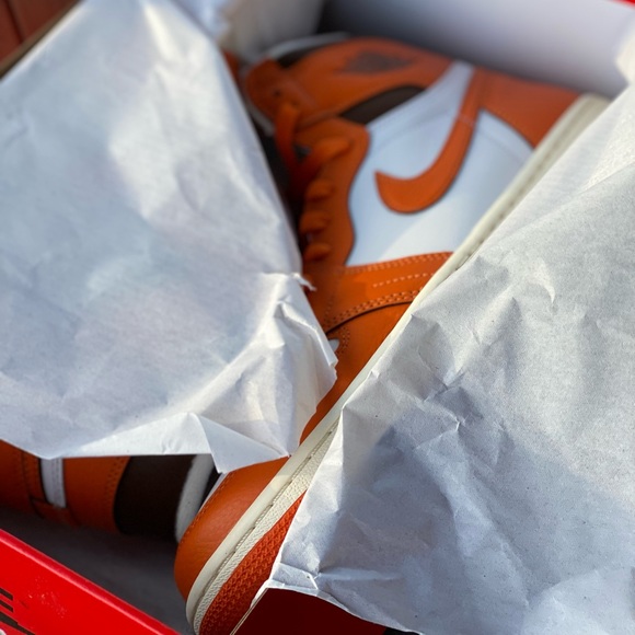 Jordan 1 Retro High OG Starfish size 12 Women = 10.5 Men Brand New In Box !!! - Picture 4 of 16